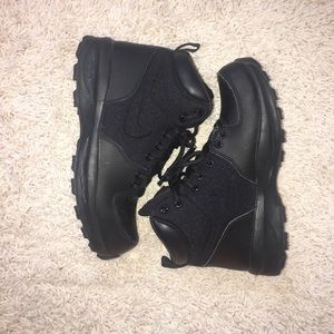 Nike ACG Manoa Black boots